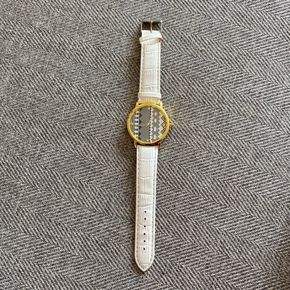 Fashion watch black and white